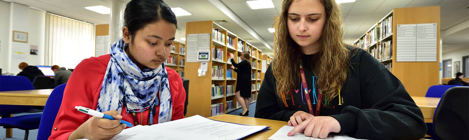 girls reading library